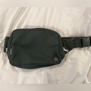 Lululemon 2L Dark Forest Everywhere Belt Bag